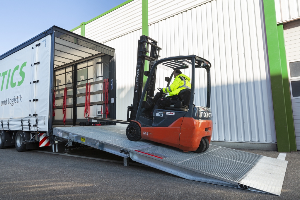 fuhrpark-tieflader-rampe